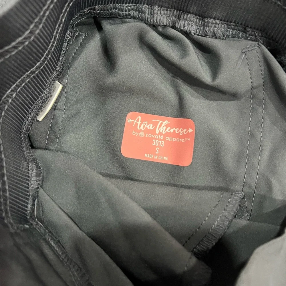 Women's grey scrub set - Picture 2 of 3